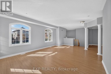209 WOODSPRING AVENUE Newmarket (Woodland Hill) Ontario photo 8