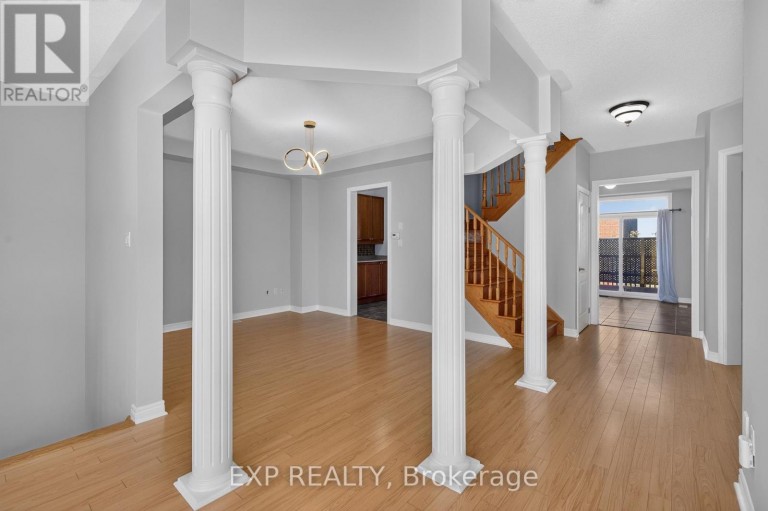209 WOODSPRING AVENUE, Newmarket (Woodland Hill), Ontario, L3X3J4