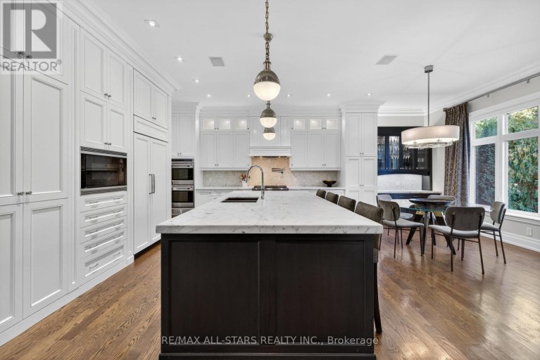 126 HILLVIEW ROAD, Aurora (Aurora Village), Ontario, L4G2M5