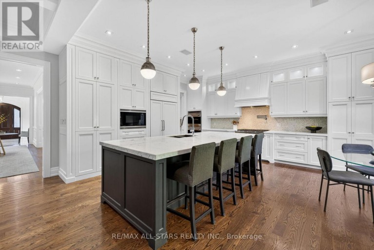 126 HILLVIEW ROAD, Aurora (Aurora Village), Ontario, L4G2M5