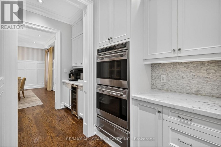 126 HILLVIEW ROAD, Aurora (Aurora Village), Ontario, L4G2M5