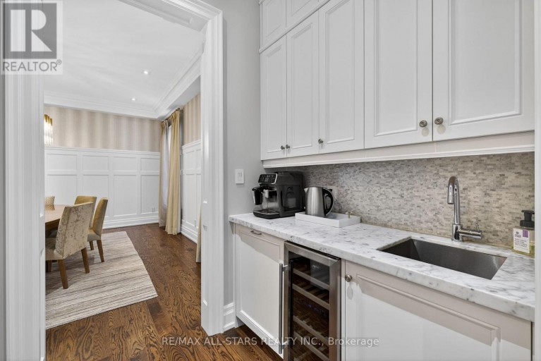 126 HILLVIEW ROAD, Aurora (Aurora Village), Ontario, L4G2M5