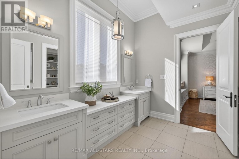 126 HILLVIEW ROAD, Aurora (Aurora Village), Ontario, L4G2M5