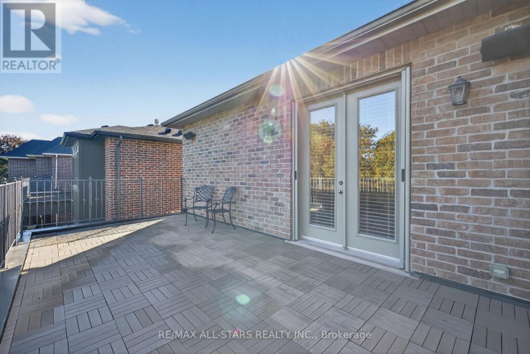 126 HILLVIEW ROAD, Aurora (Aurora Village), Ontario, L4G2M5