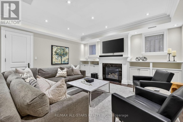 126 HILLVIEW ROAD, Aurora (Aurora Village), Ontario, L4G2M5