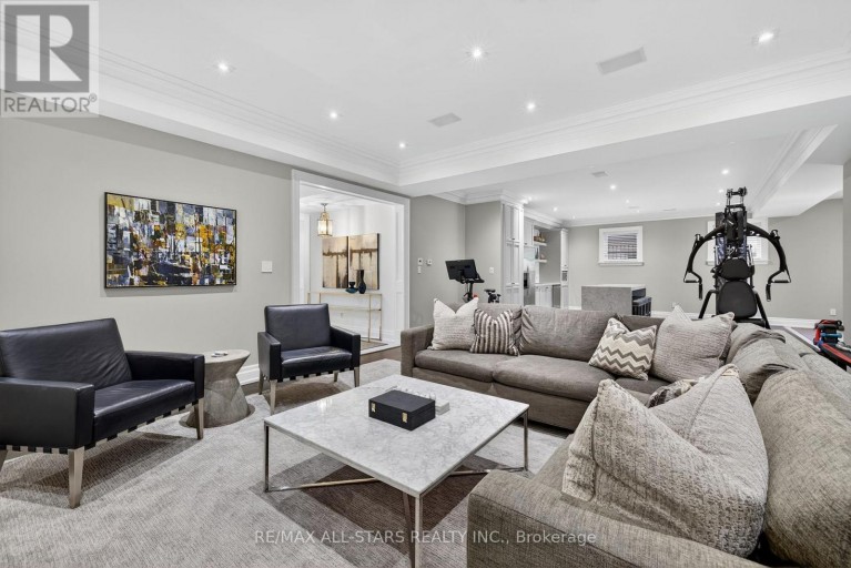 126 HILLVIEW ROAD, Aurora (Aurora Village), Ontario, L4G2M5