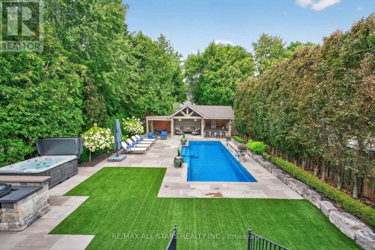 126 HILLVIEW ROAD, Aurora (Aurora Village), Ontario, L4G2M5