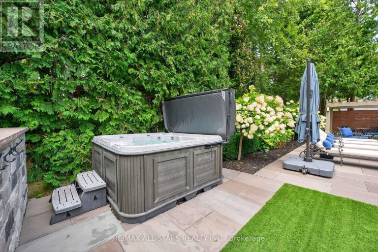 126 HILLVIEW ROAD, Aurora (Aurora Village), Ontario, L4G2M5