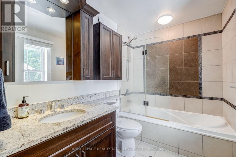 2305 BELYEA STREET, Oakville (BR Bronte), Ontario, L6L1N7