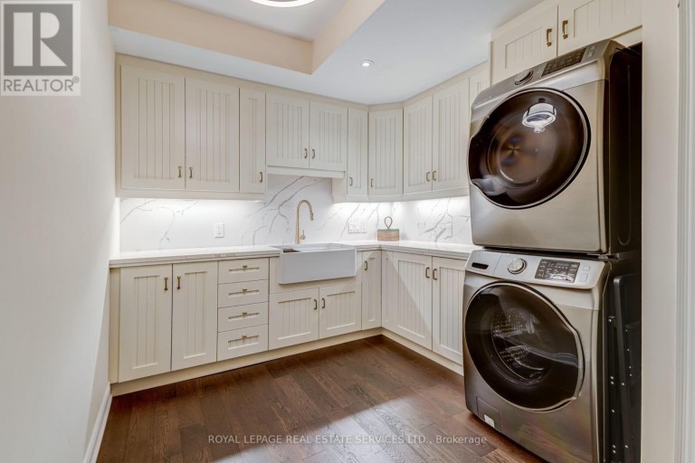 2305 BELYEA STREET, Oakville (BR Bronte), Ontario, L6L1N7