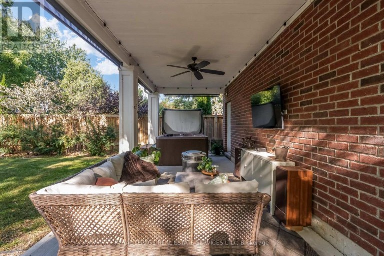 2305 BELYEA STREET, Oakville (BR Bronte), Ontario, L6L1N7