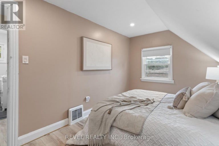 20 DIVISION STREET, Kawartha Lakes (Lindsay), Ontario, K9V4S1