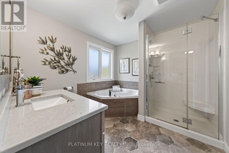 9 RONALD BLOORE DRIVE, Sarnia, Ontario, N7W1C5