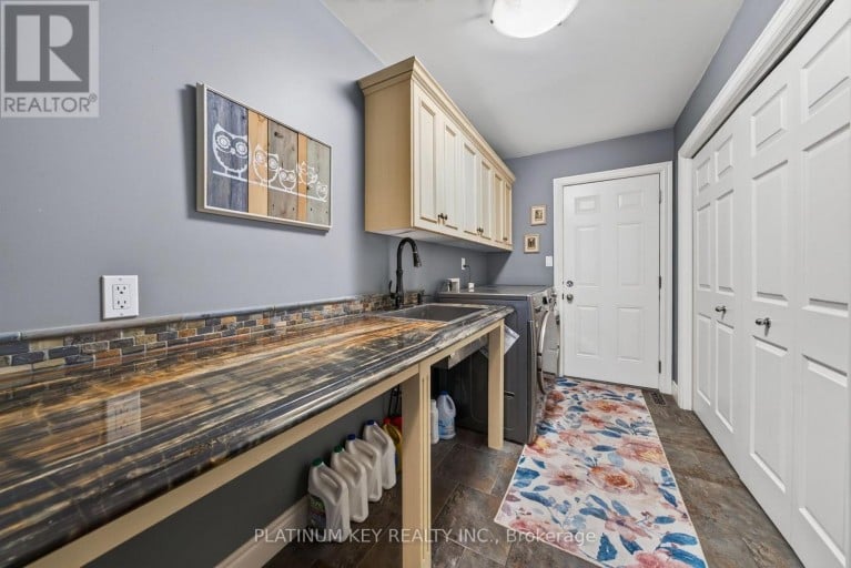 9 RONALD BLOORE DRIVE, Sarnia, Ontario, N7W1C5