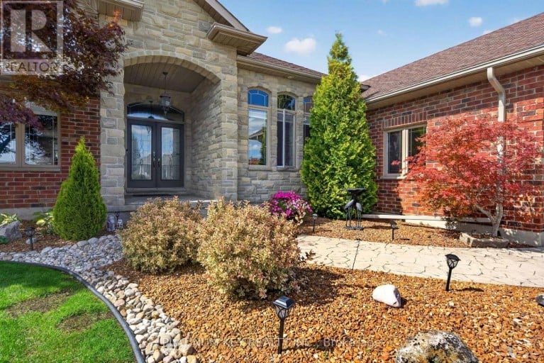 9 RONALD BLOORE DRIVE, Sarnia, Ontario, N7W1C5