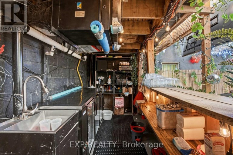 1263 QUEEN STREET W, Toronto (South Parkdale), Ontario, M6K1L5