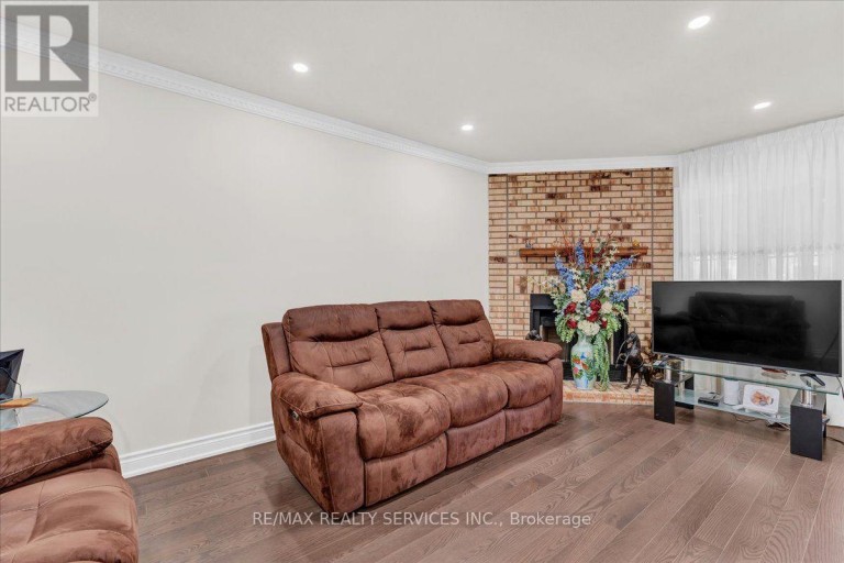 7 DUGGAN DRIVE, Brampton (Fletcher's West), Ontario, L6Y4K8