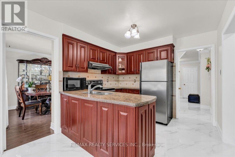 7 DUGGAN DRIVE, Brampton (Fletcher's West), Ontario, L6Y4K8
