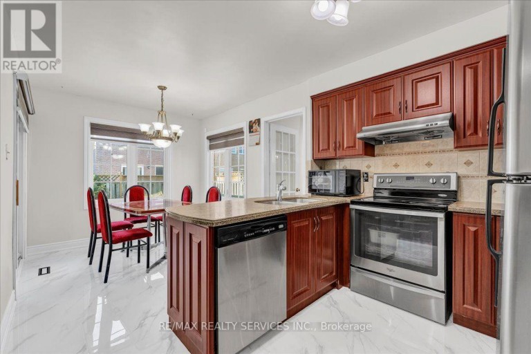 7 DUGGAN DRIVE, Brampton (Fletcher's West), Ontario, L6Y4K8