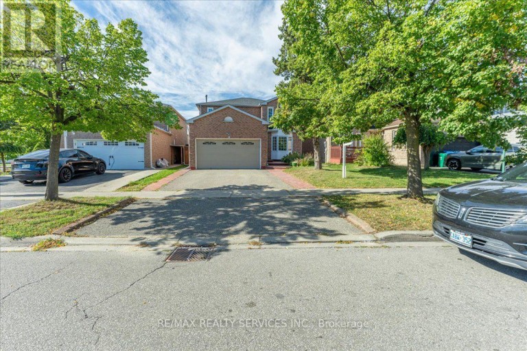 7 DUGGAN DRIVE, Brampton (Fletcher's West), Ontario, L6Y4K8