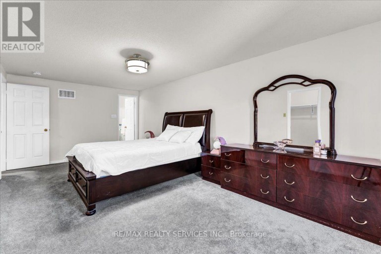 7 DUGGAN DRIVE, Brampton (Fletcher's West), Ontario, L6Y4K8