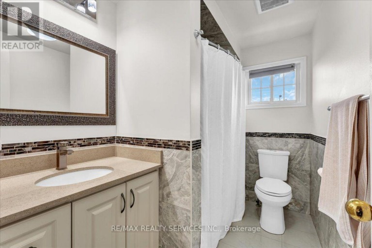 7 DUGGAN DRIVE, Brampton (Fletcher's West), Ontario, L6Y4K8