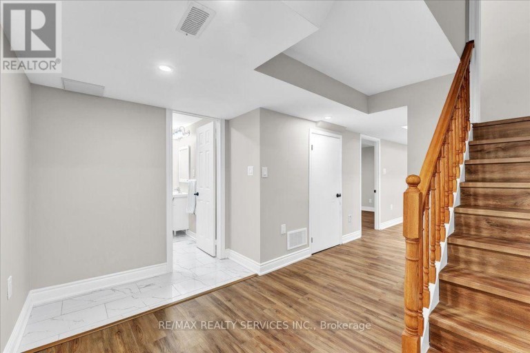 7 DUGGAN DRIVE, Brampton (Fletcher's West), Ontario, L6Y4K8
