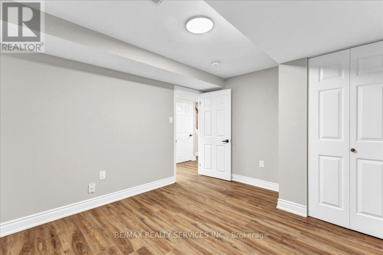 7 DUGGAN DRIVE, Brampton (Fletcher's West), Ontario, L6Y4K8