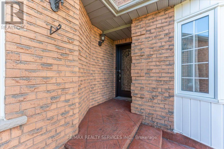 7 DUGGAN DRIVE, Brampton (Fletcher's West), Ontario, L6Y4K8