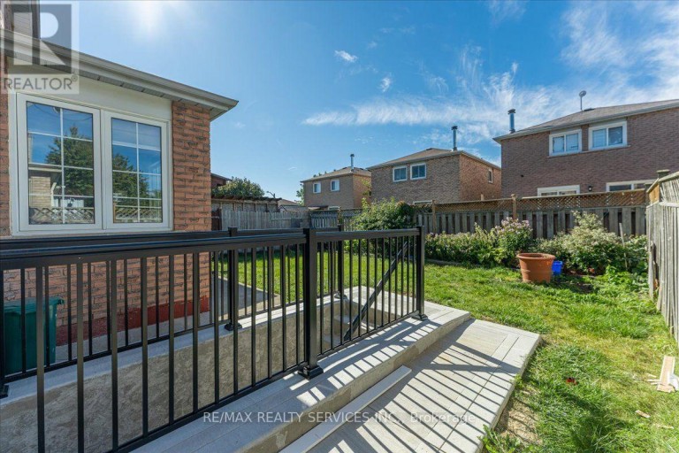 7 DUGGAN DRIVE, Brampton (Fletcher's West), Ontario, L6Y4K8