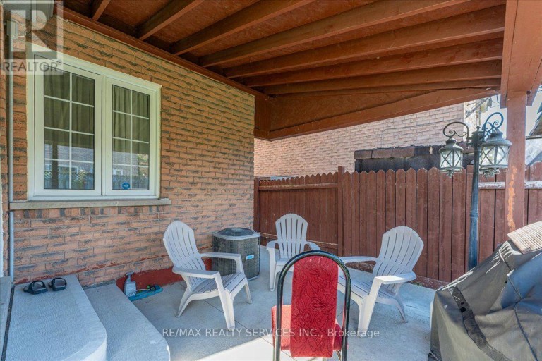 7 DUGGAN DRIVE, Brampton (Fletcher's West), Ontario, L6Y4K8