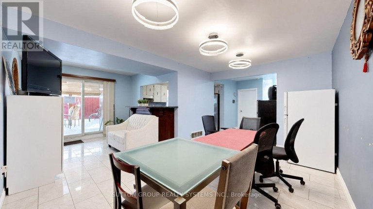 30 CORONADO COURT, Toronto (Humbermede), Ontario, M9M1S7