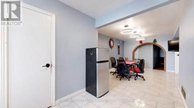 30 CORONADO COURT Toronto (Humbermede) Ontario photo 12