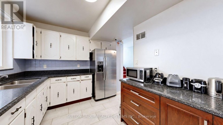 30 CORONADO COURT, Toronto (Humbermede), Ontario, M9M1S7