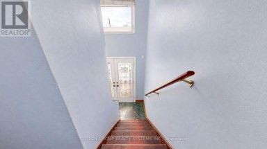 30 CORONADO COURT Toronto (Humbermede) Ontario photo 22