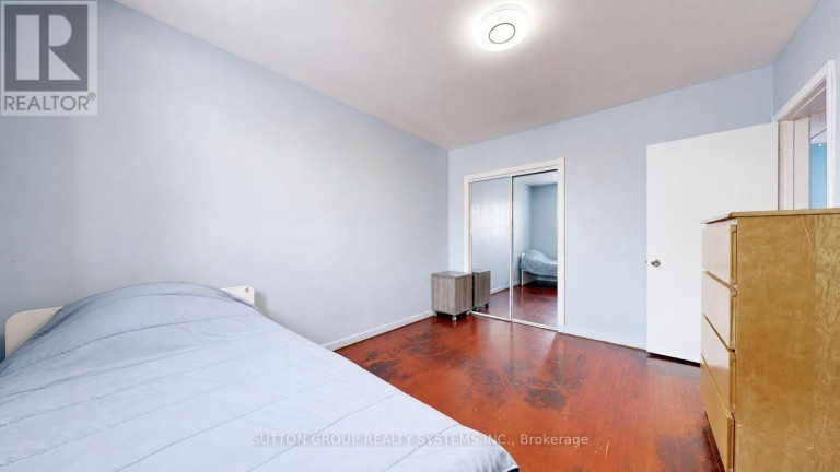 30 CORONADO COURT, Toronto (Humbermede), Ontario, M9M1S7