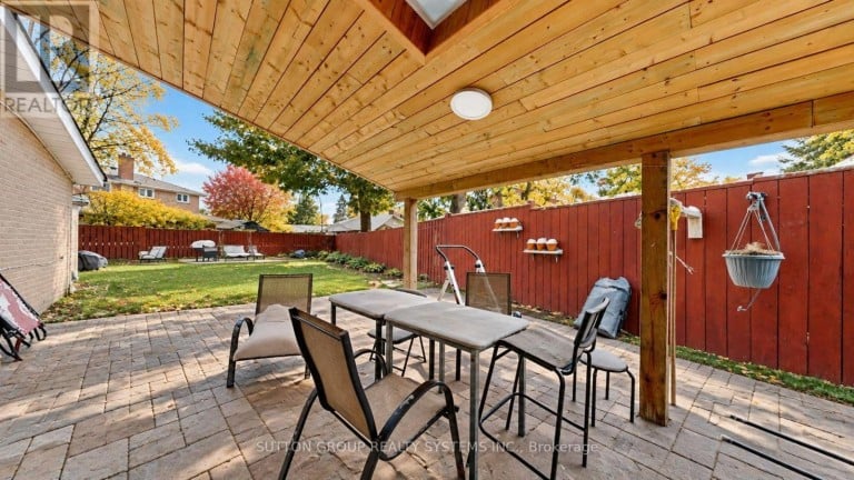 30 CORONADO COURT, Toronto (Humbermede), Ontario, M9M1S7