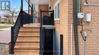 30 CORONADO COURT Toronto (Humbermede) Ontario photo 3