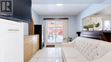 30 CORONADO COURT Toronto (Humbermede) Ontario photo 5