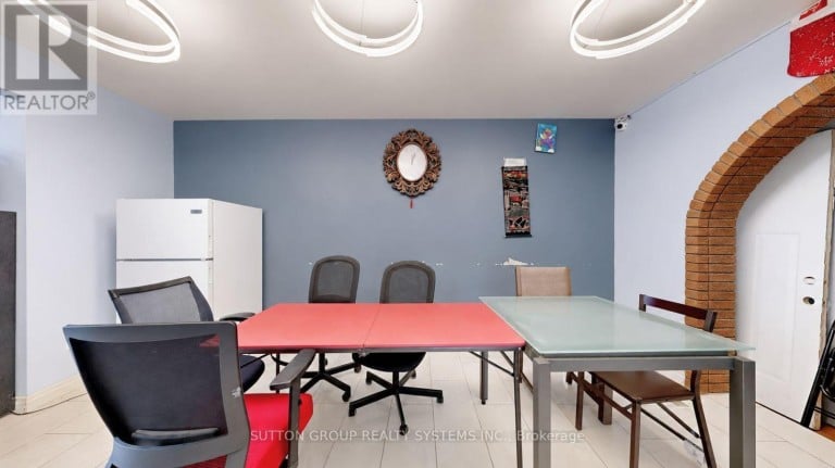 30 CORONADO COURT, Toronto (Humbermede), Ontario, M9M1S7