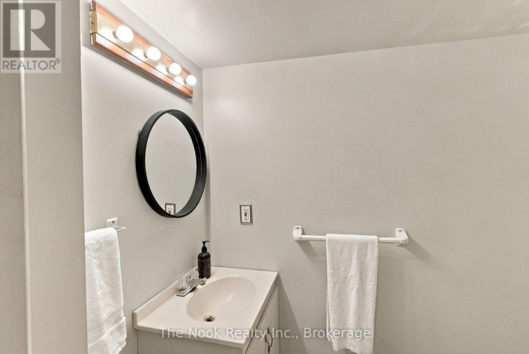 27 FIELD CRESCENT, Ajax (Central East), Ontario, L1Z1B3