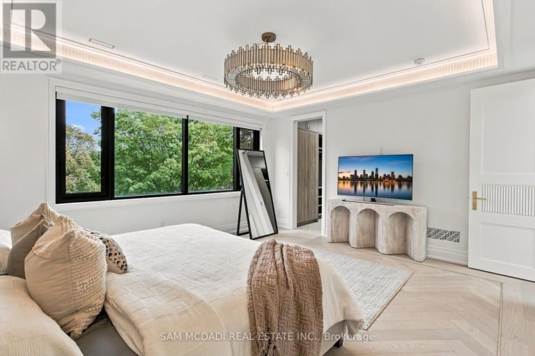 6 NORTH HILLS TERRACE, Toronto (Banbury-Don Mills), Ontario, M3C1M6