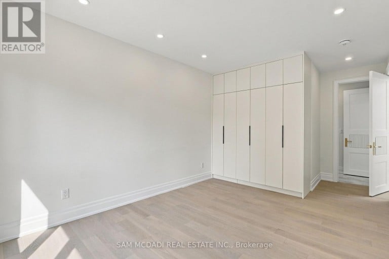 6 NORTH HILLS TERRACE, Toronto (Banbury-Don Mills), Ontario, M3C1M6