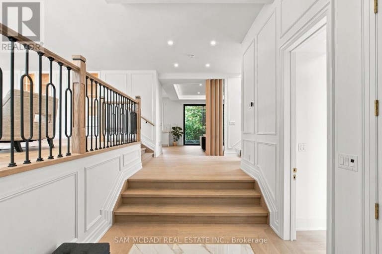 6 NORTH HILLS TERRACE, Toronto (Banbury-Don Mills), Ontario, M3C1M6