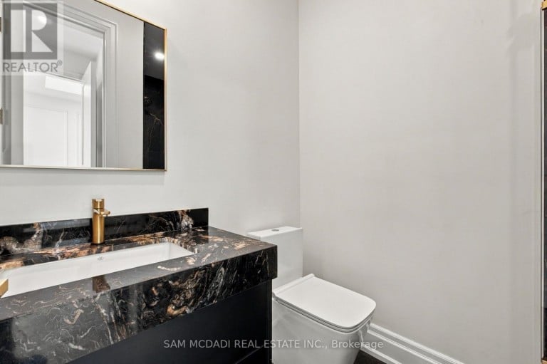 6 NORTH HILLS TERRACE, Toronto (Banbury-Don Mills), Ontario, M3C1M6