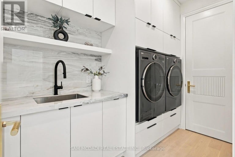 6 NORTH HILLS TERRACE, Toronto (Banbury-Don Mills), Ontario, M3C1M6