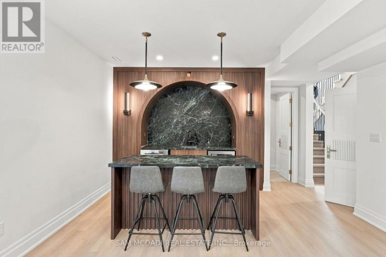 6 NORTH HILLS TERRACE, Toronto (Banbury-Don Mills), Ontario, M3C1M6