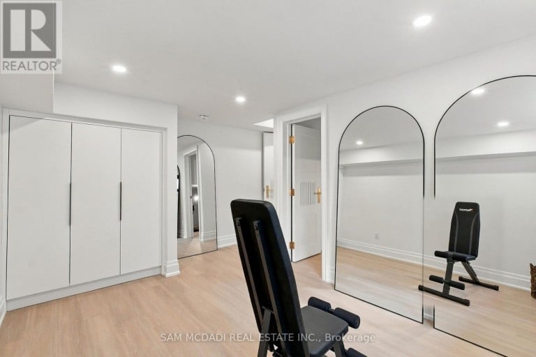 6 NORTH HILLS TERRACE, Toronto (Banbury-Don Mills), Ontario, M3C1M6