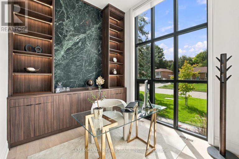 6 NORTH HILLS TERRACE, Toronto (Banbury-Don Mills), Ontario, M3C1M6