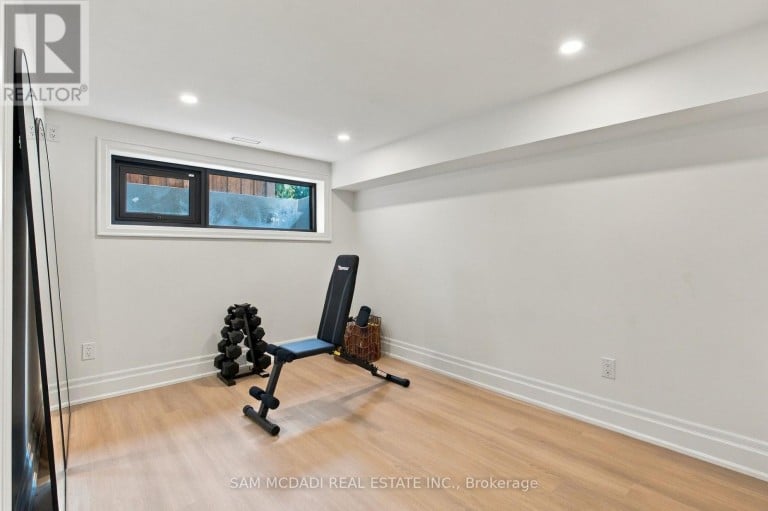 6 NORTH HILLS TERRACE, Toronto (Banbury-Don Mills), Ontario, M3C1M6